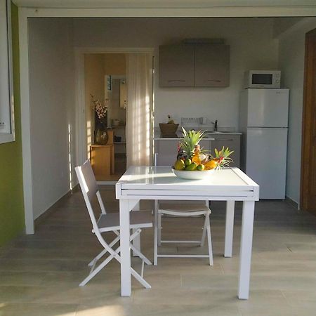 Studio Avec Piscine, A 3 Minutes A Pied Des Plages Sainte-Anne (Grande-Terre) Exterior foto