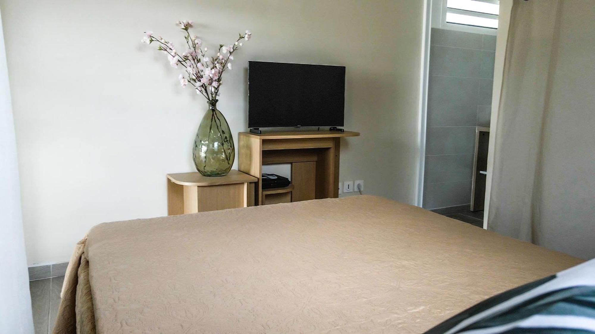 Studio Avec Piscine, A 3 Minutes A Pied Des Plages Sainte-Anne (Grande-Terre) Exterior foto